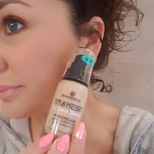 Essence Fresh & Fit Foundation